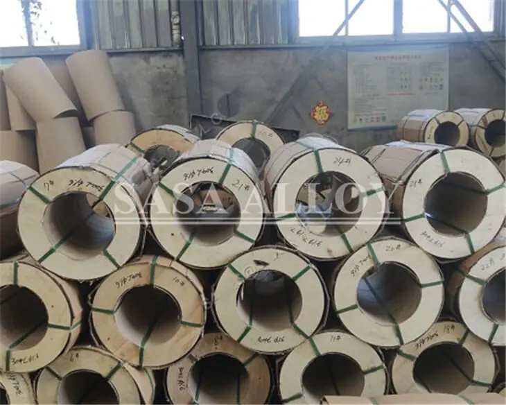 Inconel 718 wire coils with edge protection and straps